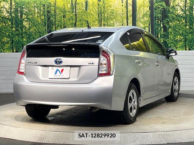 Toyota PRIUS 2013-11 8849534-16
