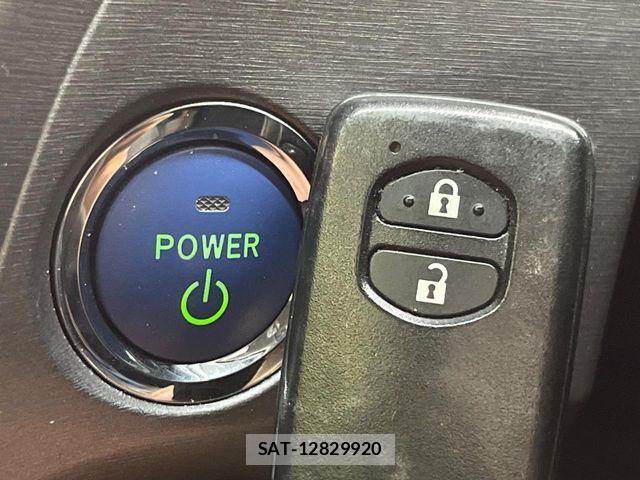 Toyota PRIUS 2013-11 8849534-5