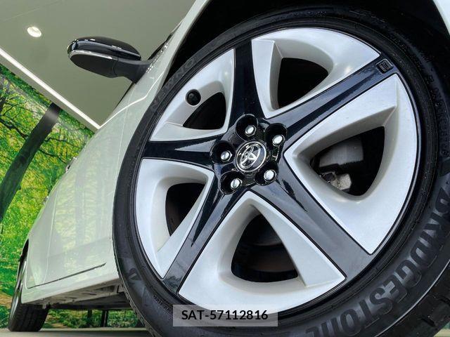 Toyota PRIUS 2018-08 8849646-12