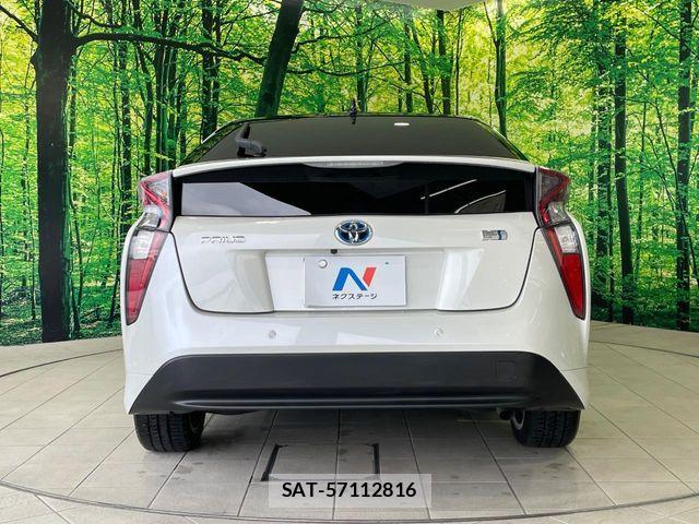 Toyota PRIUS 2018-08 8849646-14