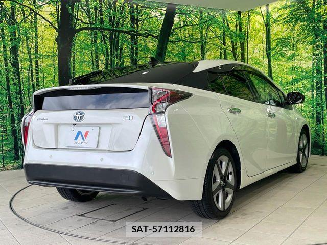 Toyota PRIUS 2018-08 8849646-16