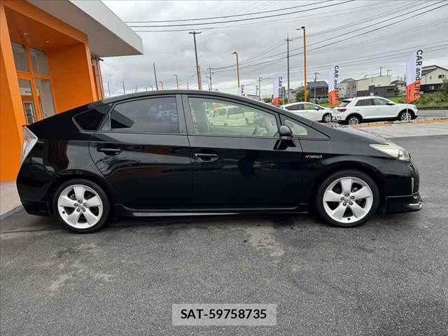 Toyota PRIUS 2013-10 8849811-10