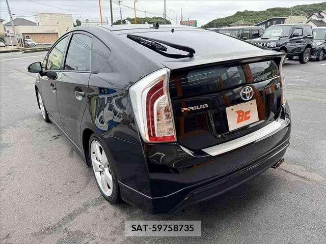 Toyota PRIUS 2013-10 8849811-12
