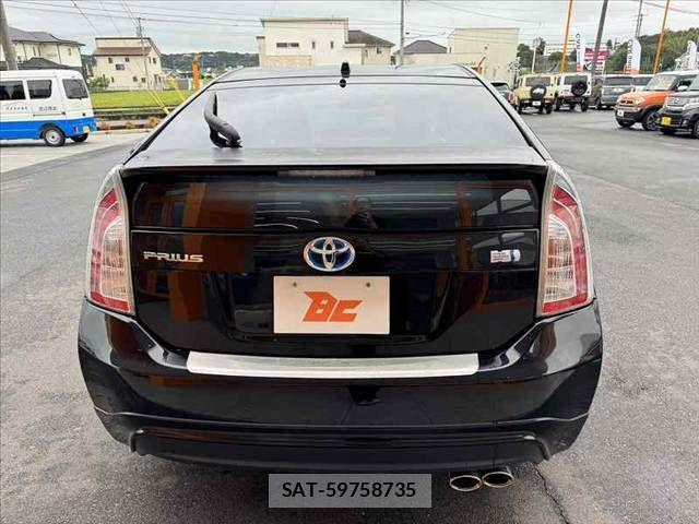 Toyota PRIUS 2013-10 8849811-13