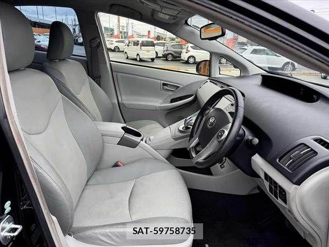 Toyota PRIUS 2013-10 8849811-15