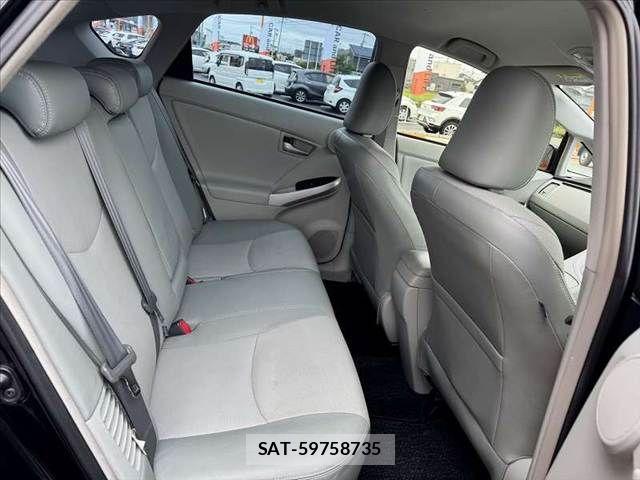 Toyota PRIUS 2013-10 8849811-16