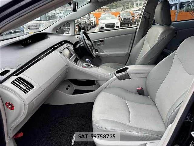 Toyota PRIUS 2013-10 8849811-17