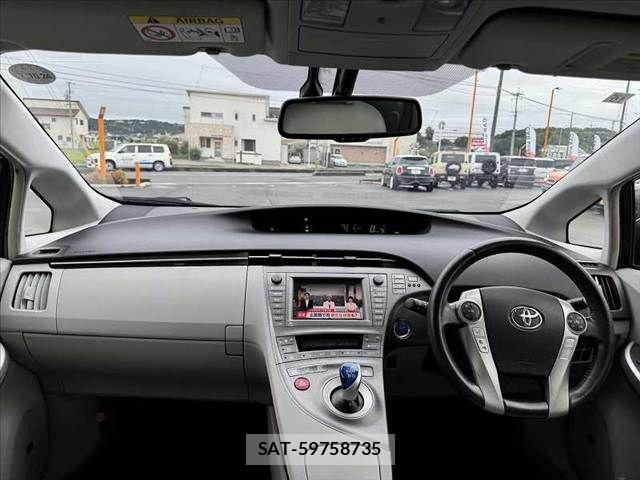 Toyota PRIUS 2013-10 8849811-1