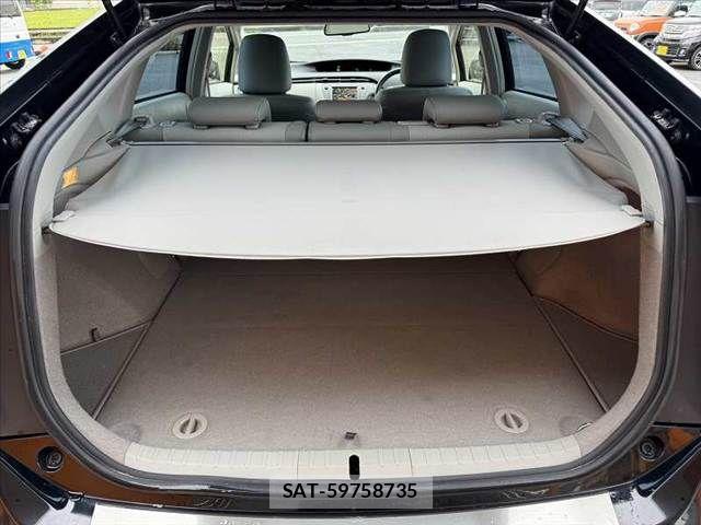 Toyota PRIUS 2013-10 8849811-19