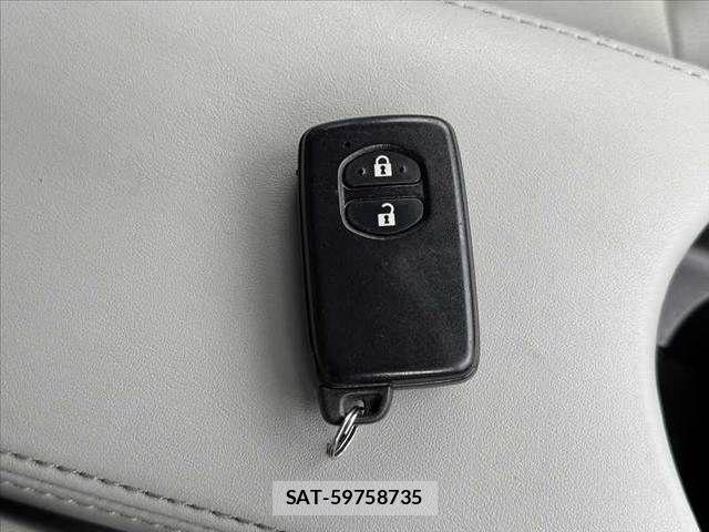 Toyota PRIUS 2013-10 8849811-6