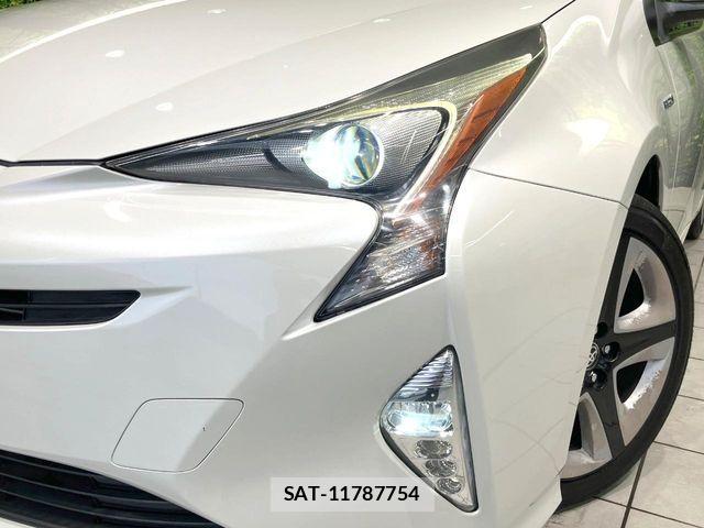 Toyota PRIUS 2016-04 8849678-11