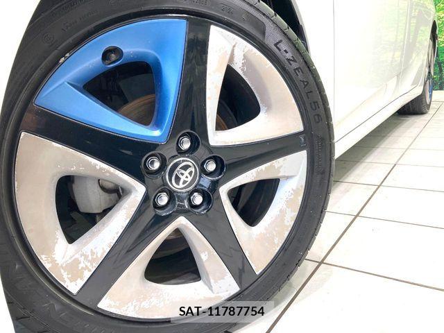 Toyota PRIUS 2016-04 8849678-12