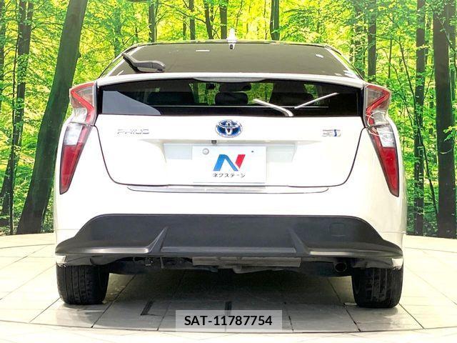 Toyota PRIUS 2016-04 8849678-14