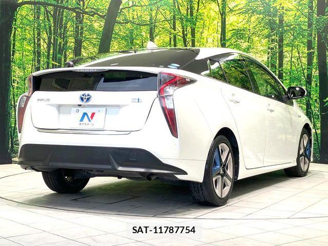 Toyota PRIUS 2016-04 8849678-16