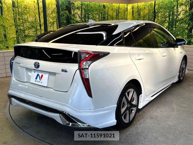 Toyota PRIUS 2016-05 8871846-14