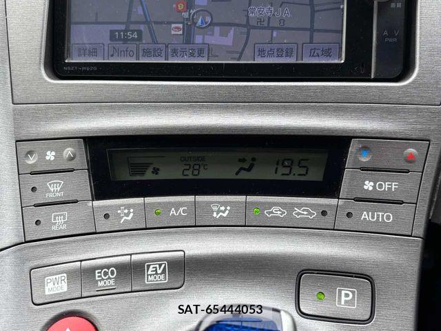 Toyota PRIUS 2013-07 8871856-12