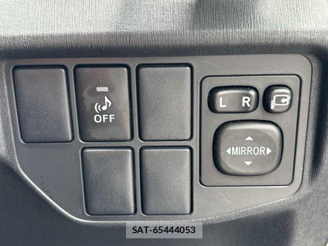 Toyota PRIUS 2013-07 8871856-14