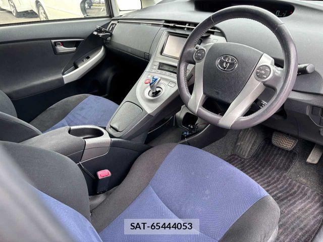 Toyota PRIUS 2013-07 8871856-18