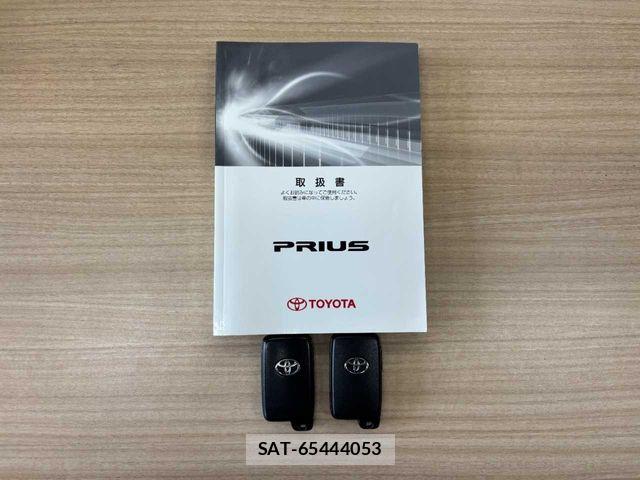 Toyota PRIUS 2013-07 8871856-1