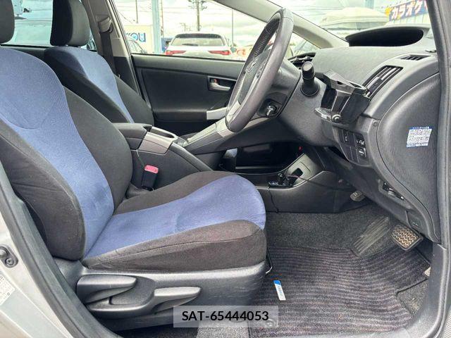 Toyota PRIUS 2013-07 8871856-19