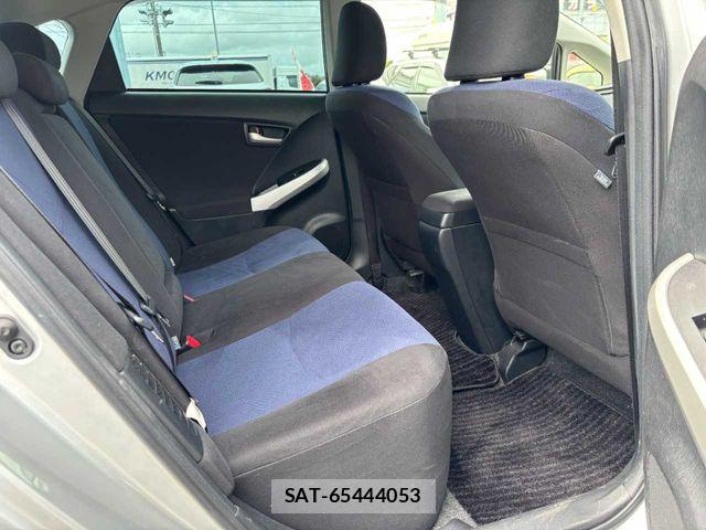Toyota PRIUS 2013-07 8871856-20