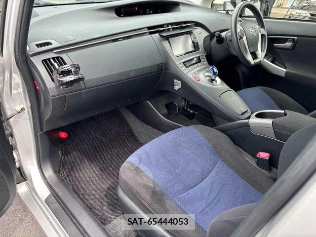 Toyota PRIUS 2013-07 8871856-21