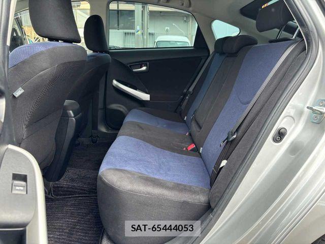 Toyota PRIUS 2013-07 8871856-23