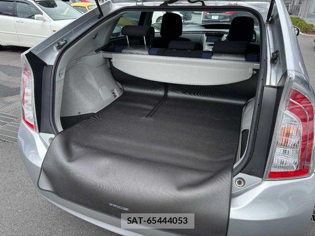 Toyota PRIUS 2013-07 8871856-25