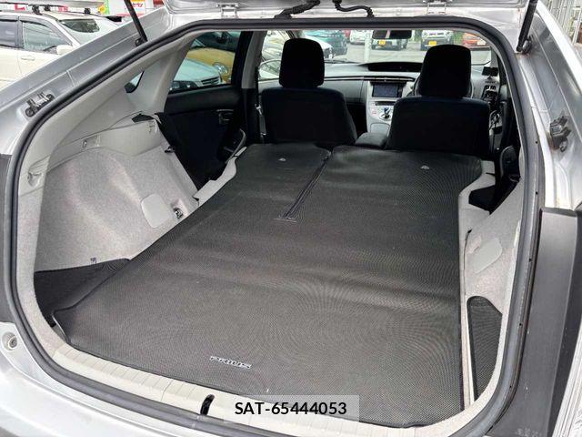 Toyota PRIUS 2013-07 8871856-26