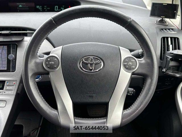 Toyota PRIUS 2013-07 8871856-2