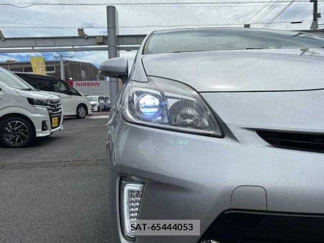 Toyota PRIUS 2013-07 8871856-29