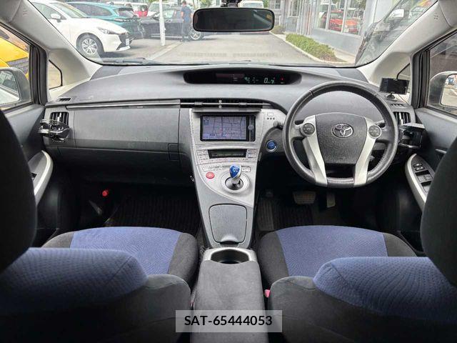 Toyota PRIUS 2013-07 8871856-3