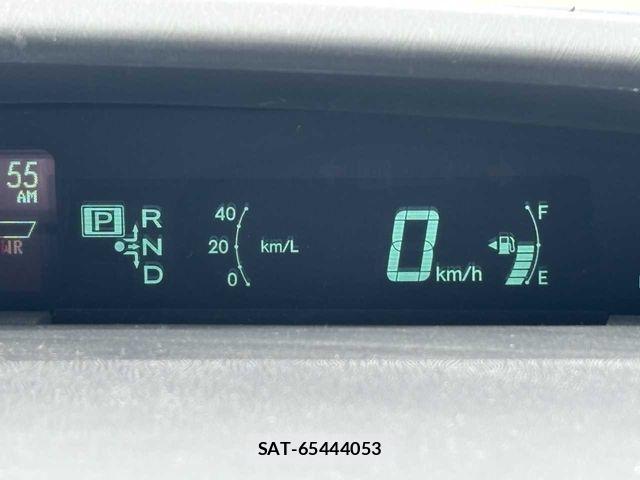Toyota PRIUS 2013-07 8871856-7