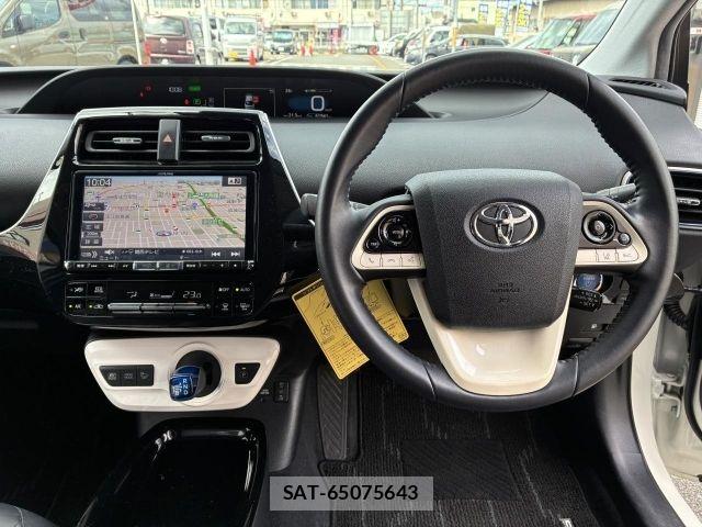 Toyota PRIUS 2018-02 8871844-1