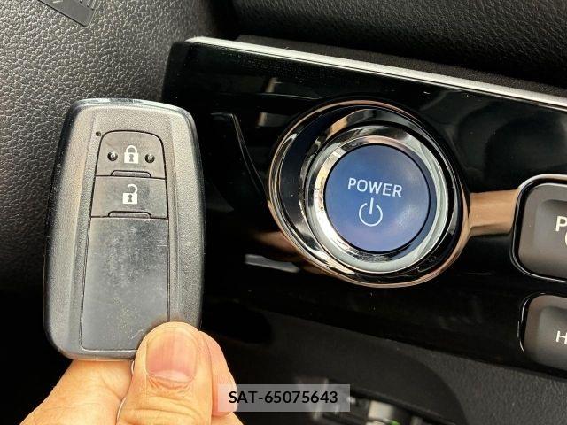 Toyota PRIUS 2018-02 8871844-24