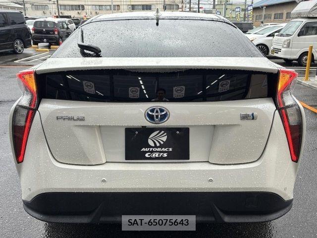 Toyota PRIUS 2018-02 8871844-5