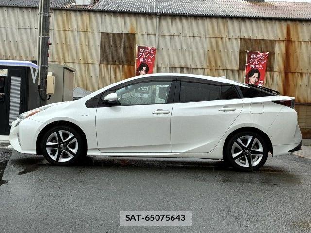 Toyota PRIUS 2018-02 8871844-6