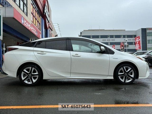 Toyota PRIUS 2018-02 8871844-7