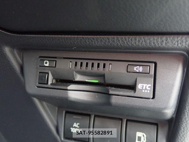 Toyota PRIUS 2024-05 8871838-9