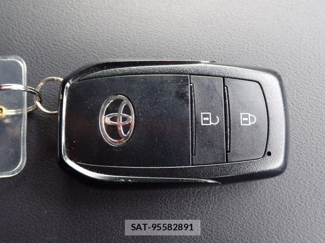 Toyota PRIUS 2024-05 8871838-11