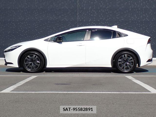 Toyota PRIUS 2024-05 8871838-19