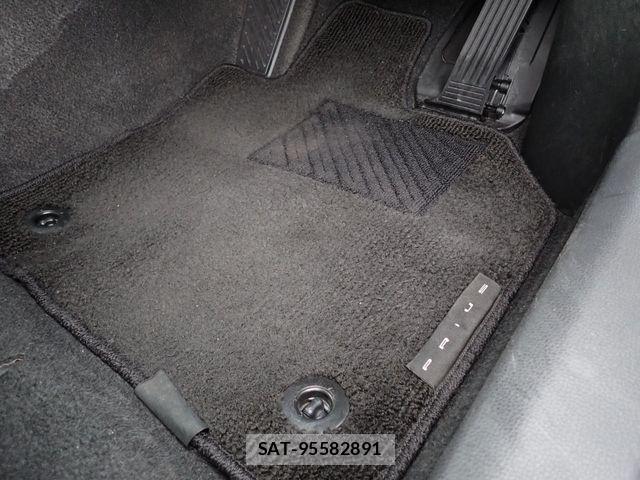 Toyota PRIUS 2024-05 8871838-27