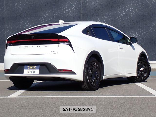 Toyota PRIUS 2024-05 8871838-2