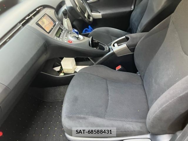 Toyota PRIUS 2014-04 8871864-11