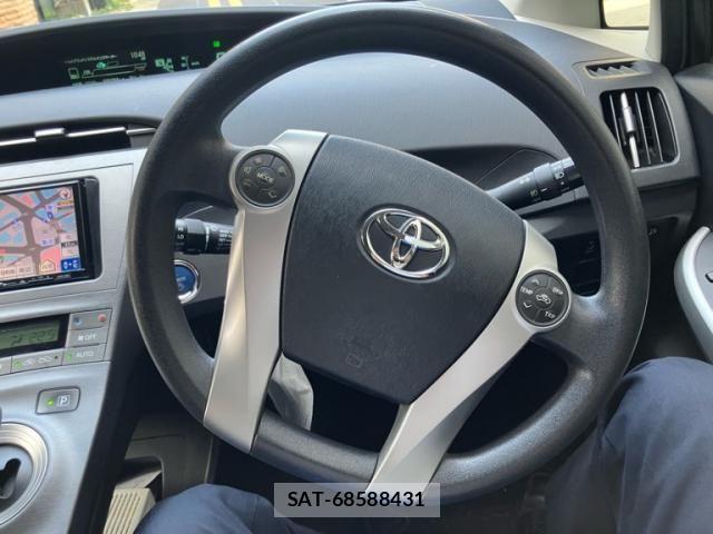 Toyota PRIUS 2014-04 8871864-14