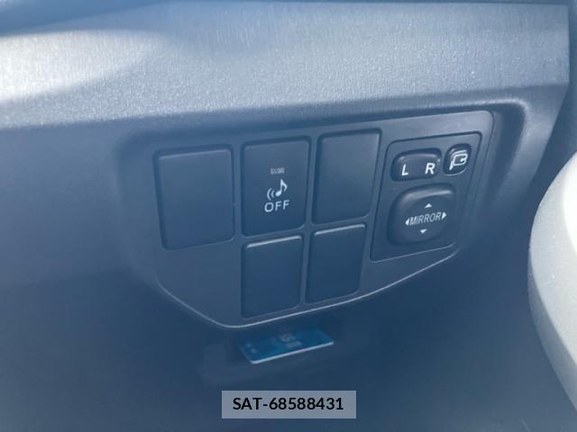 Toyota PRIUS 2014-04 8871864-16