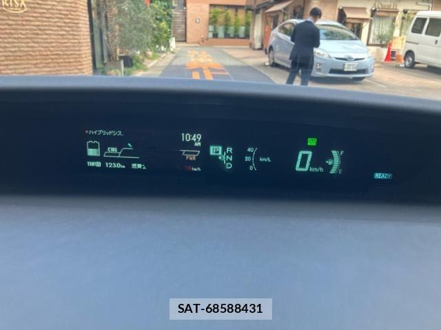 Toyota PRIUS 2014-04 8871864-19