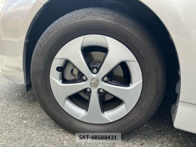 Toyota PRIUS 2014-04 8871864-6
