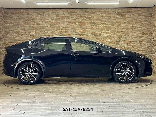 Toyota PRIUS 2024-08 8871834-17