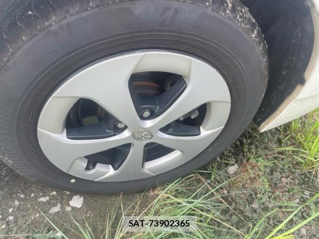 Toyota PRIUS 2015-10 8871862-9